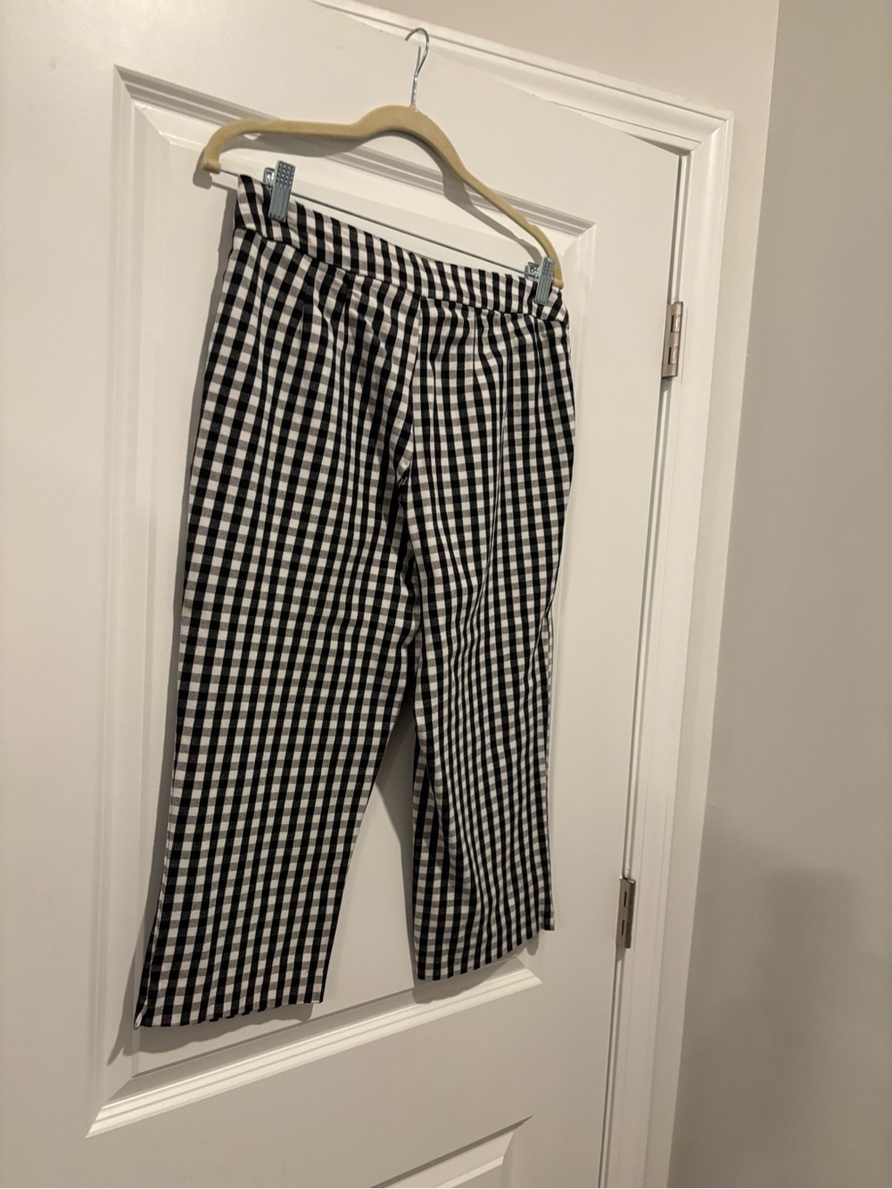 Stretchy capris - Picture 2 of 2